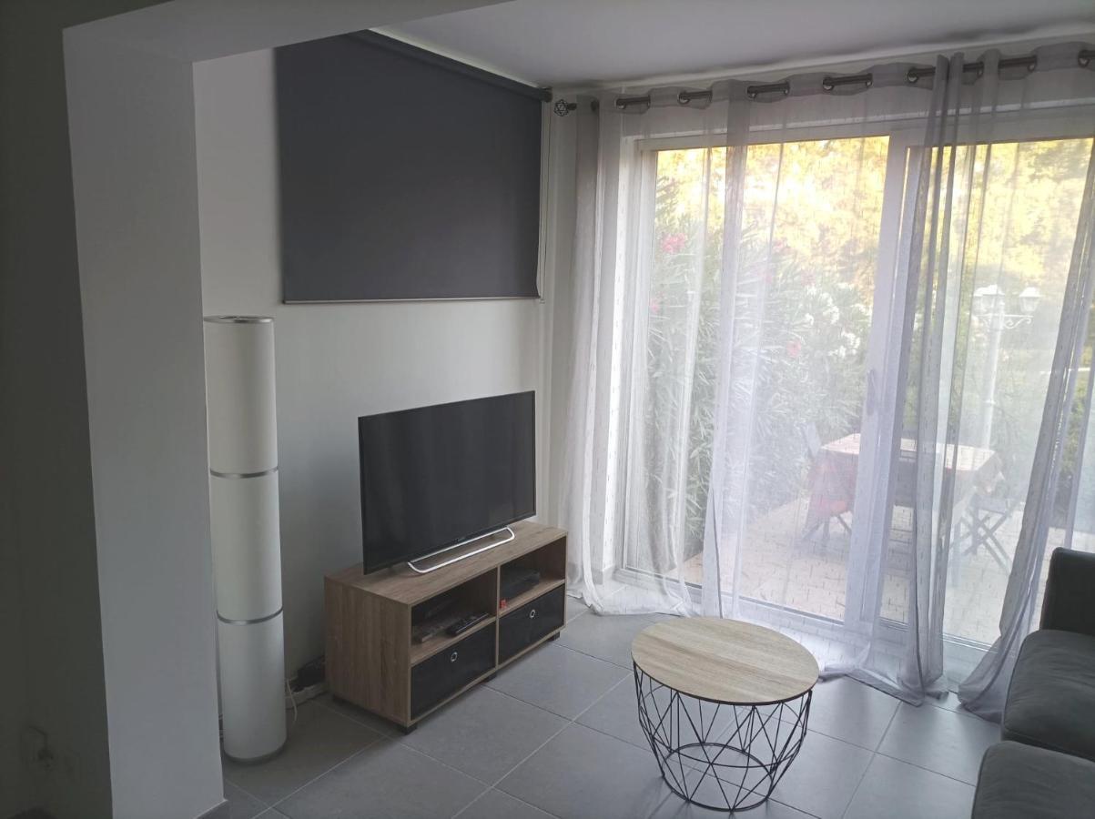 Charmant Studio Dans La Residence Haut Du Golf Saint-Raphaël Dış mekan fotoğraf